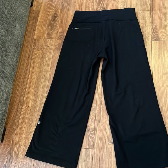 Lululemon wide leg crops - Picture 5 of 6
